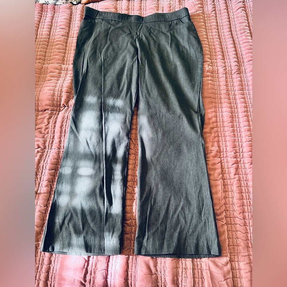 Apt 9 Modern Fit pull on trousers 16P Gray pinstripe